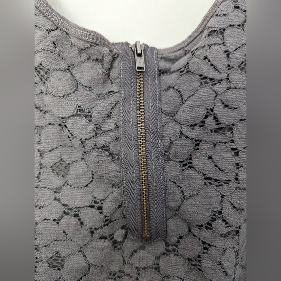 Floral lace tank top gray American eagle size Medium - Picture 3 of 5
